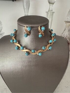 Gold-Tone Turquoise Bead Necklace with rhinestones and Earrings Set